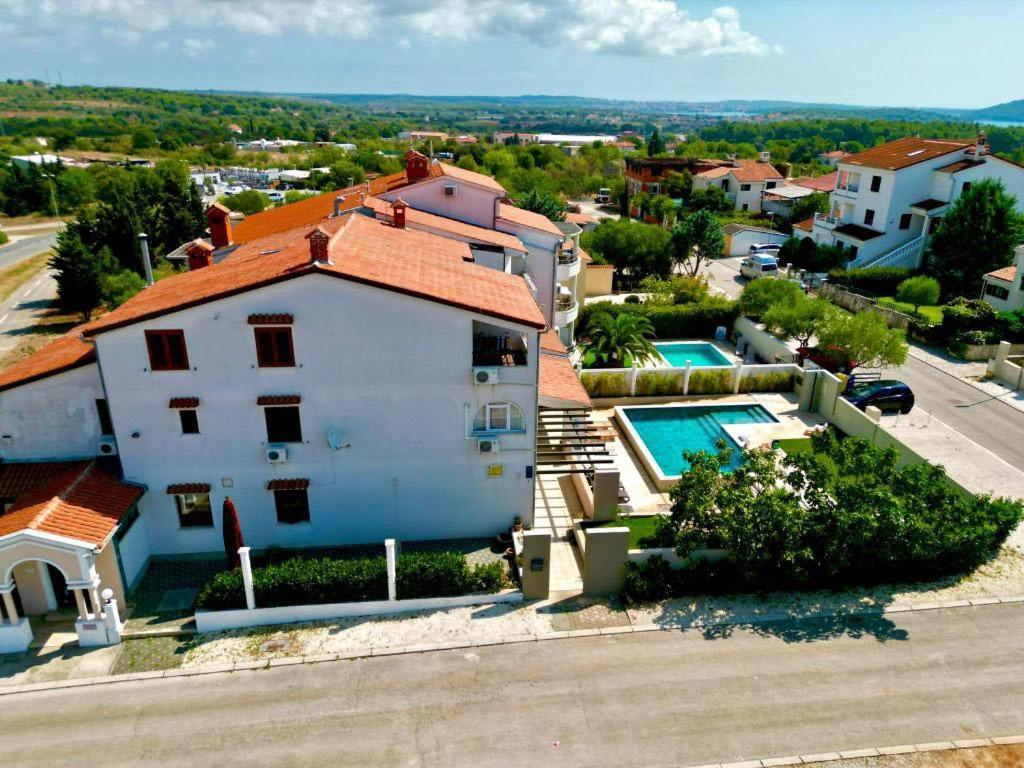 Linc Rooms & Apartments Banjole Exterior foto
